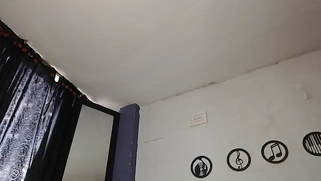 skinny_Yizz live cam on StripChat