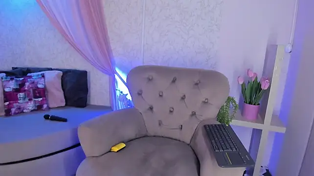 LolaGray__