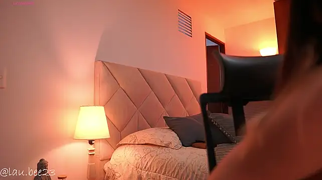 Lau_Bee live cam preview