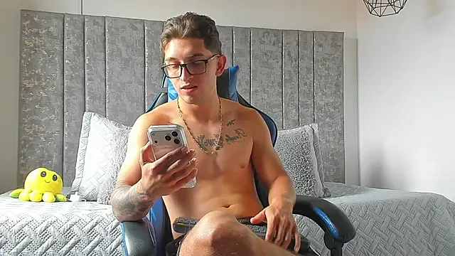 Calvin_Hunter webcam