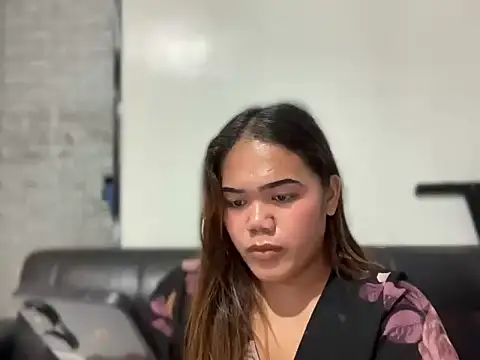yourhotwild_bella webcam