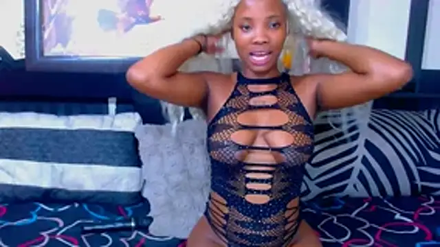 YoungBarbiexx live cam preview
