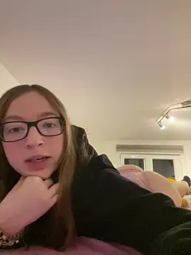 Freaky-Doll webcam