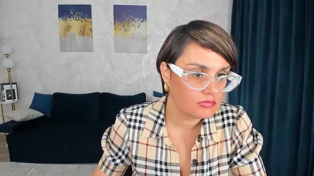 MayaNoire webcam
