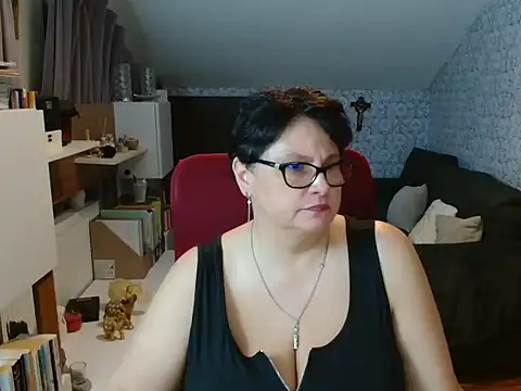 CallmeHellen4you live cam on StripChat