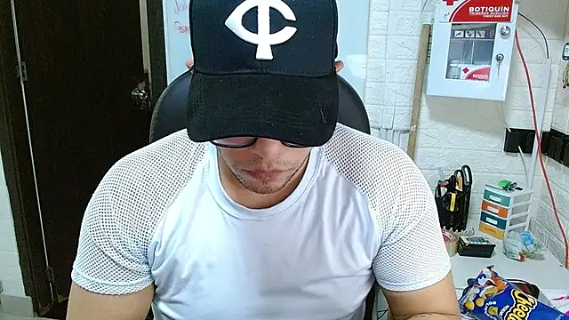 Realjoel01 live cam preview