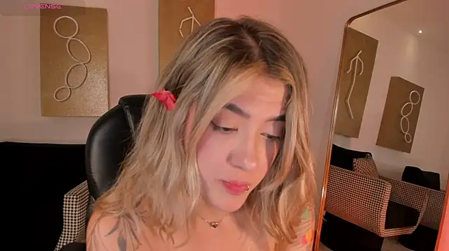 EveBensonX live cam preview
