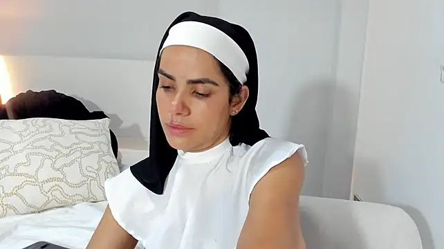 ClaraMariaMon webcam