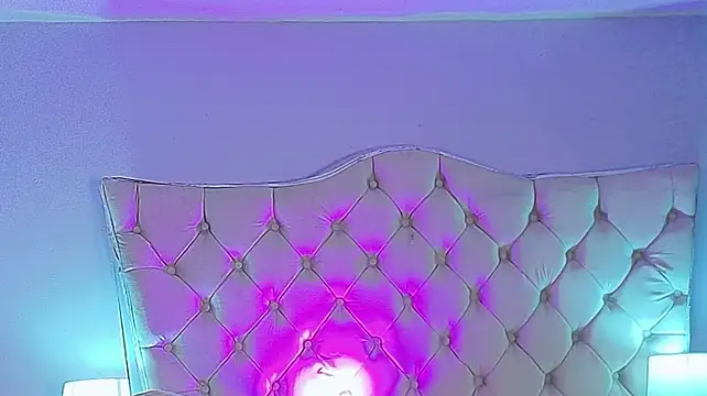 Giigii_Hadiid webcam
