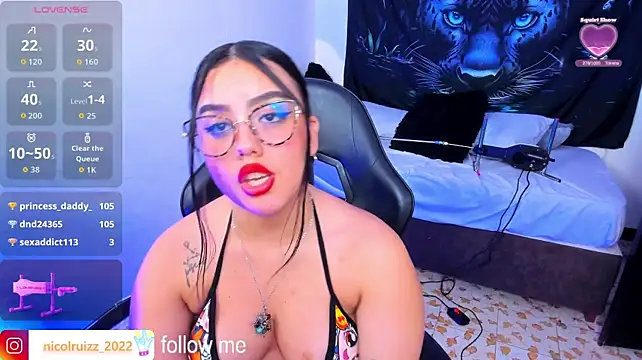 Nicolle_Ruizz live cam on StripChat