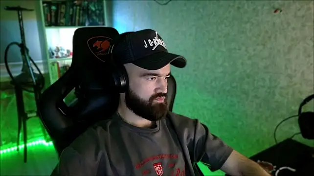 _Serious_Man webcam