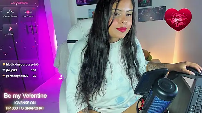 miakushmodel live cam on StripChat
