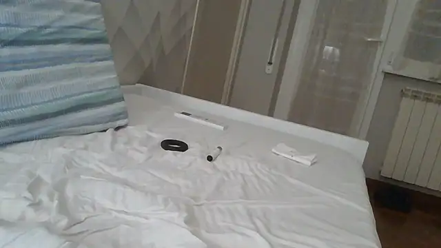 Ragahotitalia live cam on StripChat