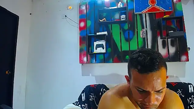 hugo_19cm live cam on StripChat