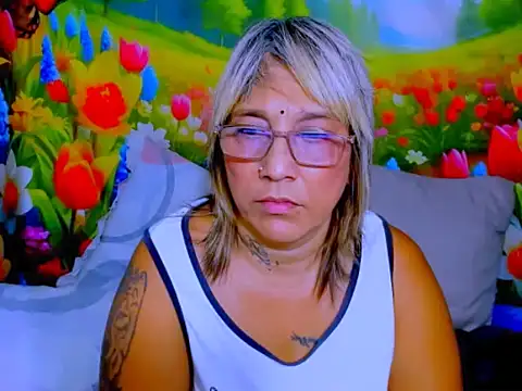 indianroxy (F mature) - make me wet n dripping