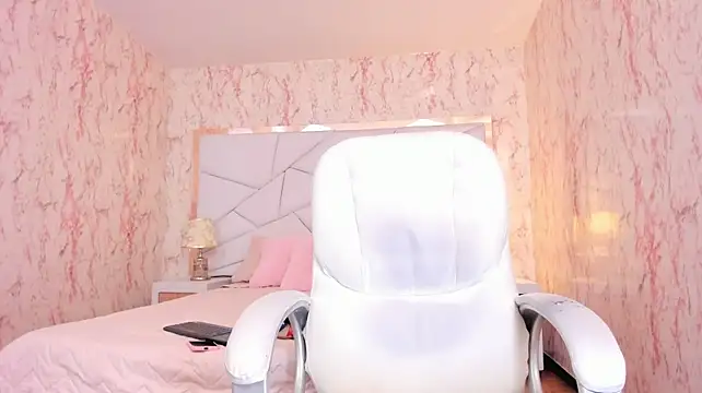 Emily_Whinfre live cam on StripChat