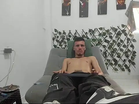 Latins_Boss webcam