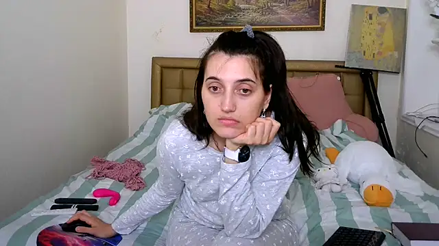 iren (F young) - show ass no panties