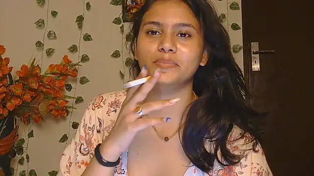 naira_fit (F young) - oil boobs show