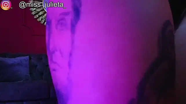 Julieta_Russell webcam