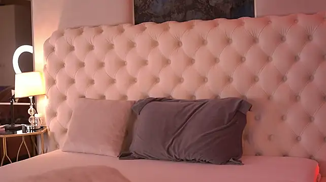 BellaNoirre webcam
