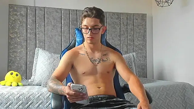 Calvin_Hunter webcam