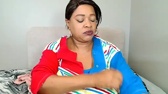 BUSTYQUEEN56_ webcam