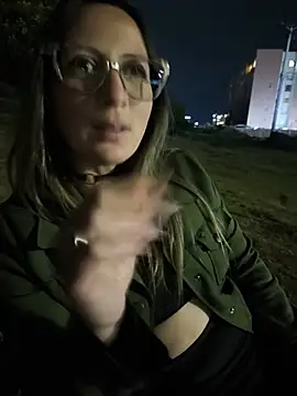erikthor (Ask my age) - Flash pussy in the forest 🔥❤️😍