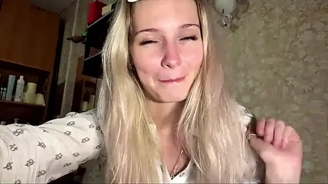 lynnmontiel (F teen) - lick my finger