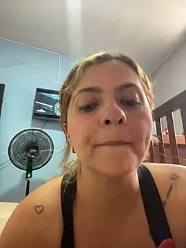 nicolsexysquirt69 (Ask my age) - lets make squirt buzzzzzz me100