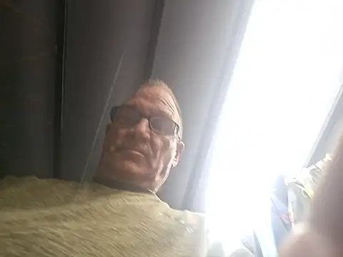 bobbybullit live cam on StripChat