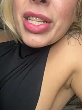 ViviMarlowe live cam preview
