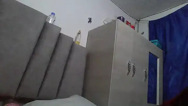 Charis_21 live cam preview