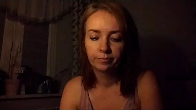 JenniferAlone webcam