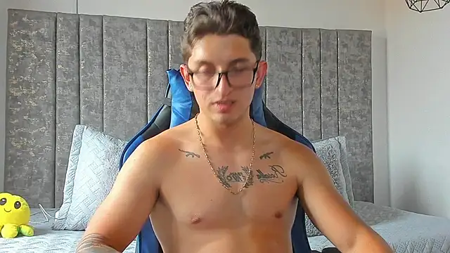 Calvin_Hunter webcam