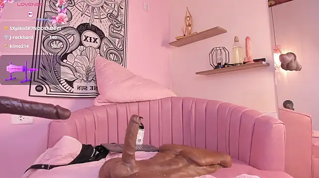 Roxy_Harkov webcam