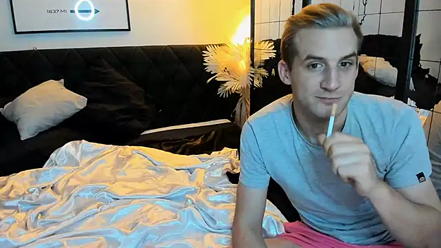 TwoShadesOfSins webcam
