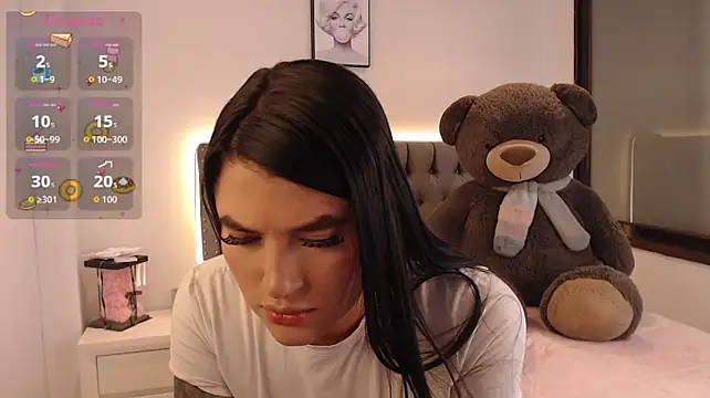 nicols66 (F young) - Flash tits