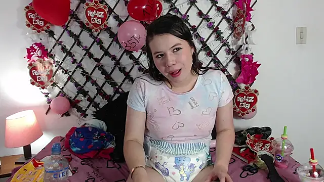 samantha_wallker (F teen) - Put on diaper 📎🩲🧷