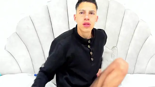 thiago19s live cam on StripChat