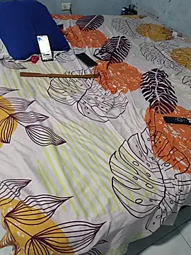 HotwifeLatinCuckoldCouple webcam