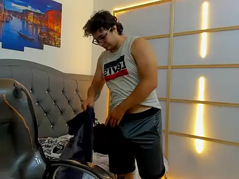 Milo_scorpio webcam