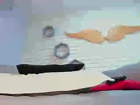 Saraa_Bond1_ webcam