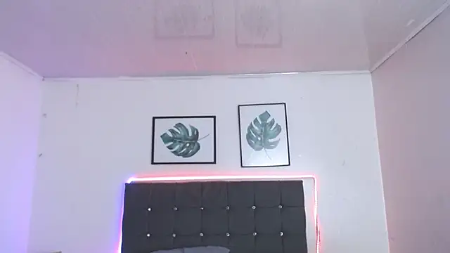 selena_yourmilf webcam