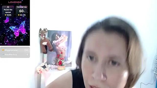 little__eva live cam on StripChat