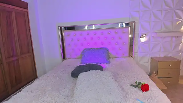 Miss_EmilyStar webcam
