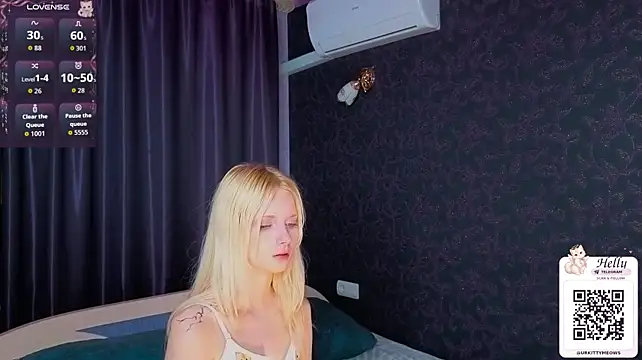 helly_hoff live cam on StripChat