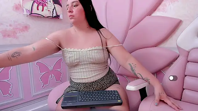 natacha__smith live cam on StripChat