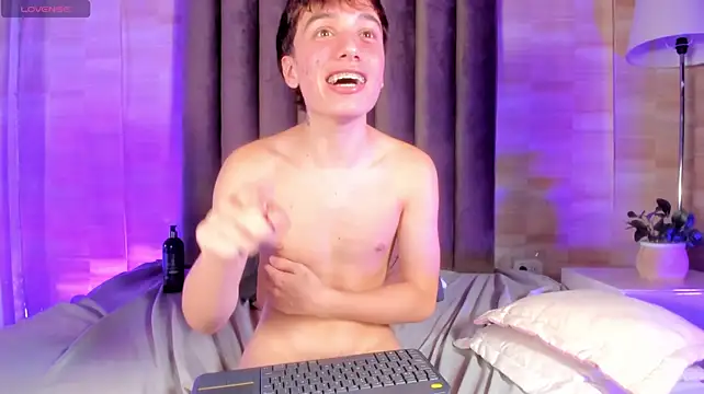 Isaac_Grey webcam