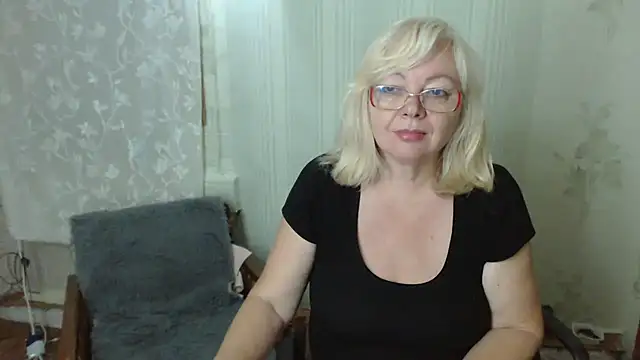 LavandaMay live cam on StripChat